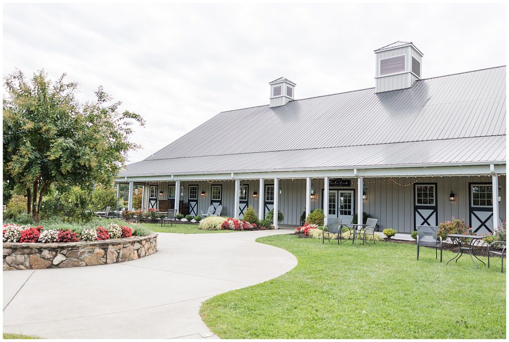 classy barn wedding reception in the countryside of north florida